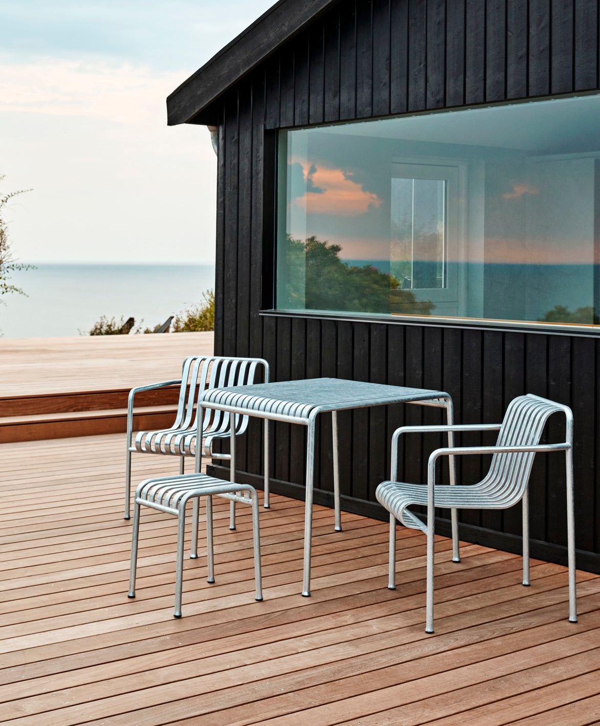 HAY(ヘイ)PALISSADE(パリサード)TABLE / L82.5 x W90 - HOT GALVANISED