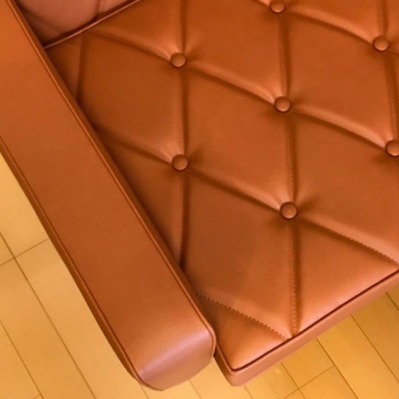 カリモク60 ロビーチェア2シーター リーベルブラウン(ダークウォールナット色塗装)