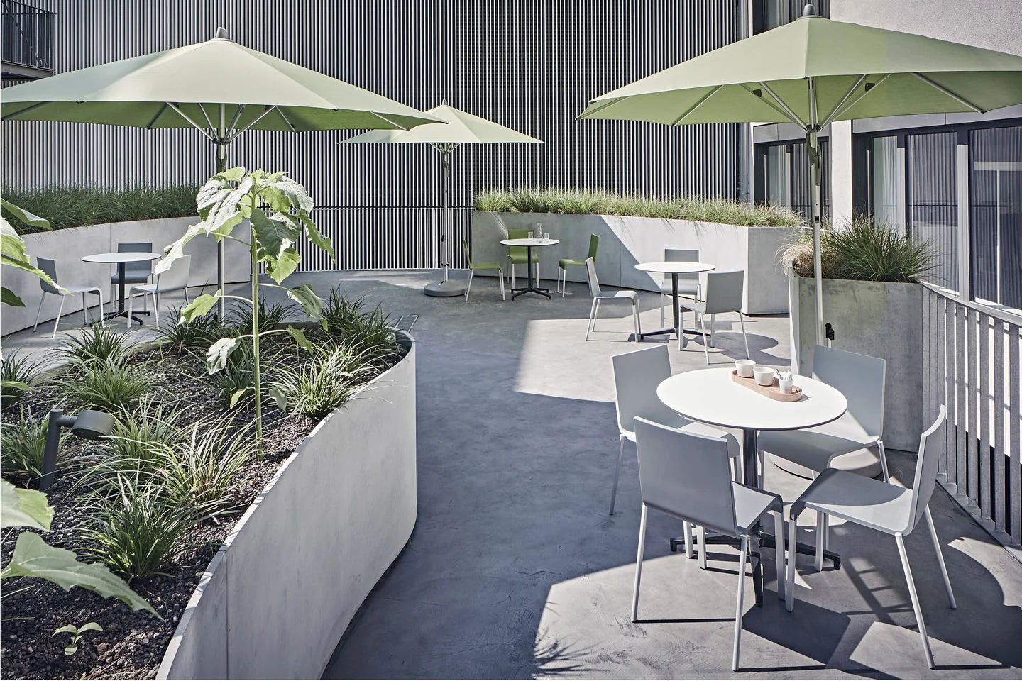 Vitra(ヴィトラ) Bistro Table（ビストロ テーブル）ラウンド-アウトドア