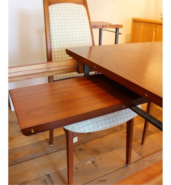 ACME Furniture（アクメファニチャー）ブルックス ダイニング テーブル